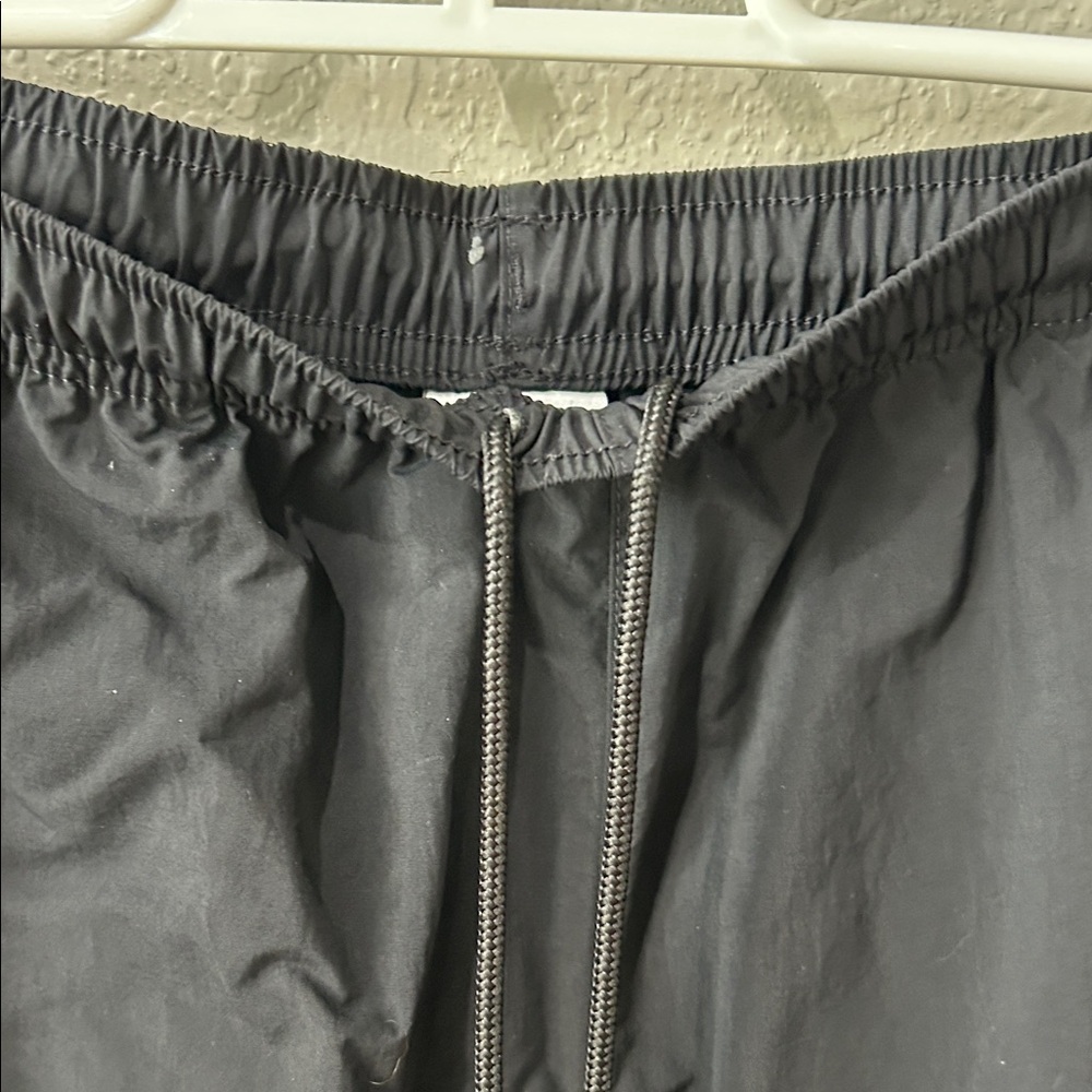 Nike Black Cargo Jogger Pants with Elastic Cuffs - Picture 8 of 9